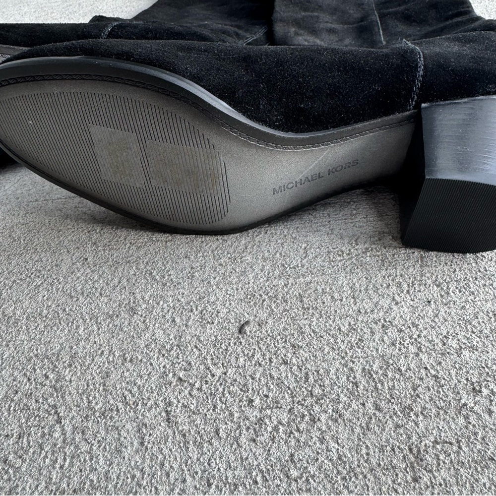 Brand New Micheal Kors Black Suede Pull on Boots - Size 7.5 - Picture 2 of 5